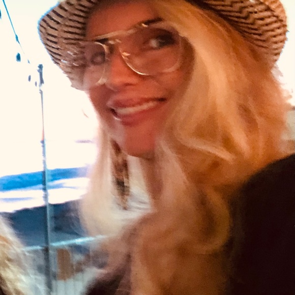 Meet your Posher, Margo - Picture 9 of 11